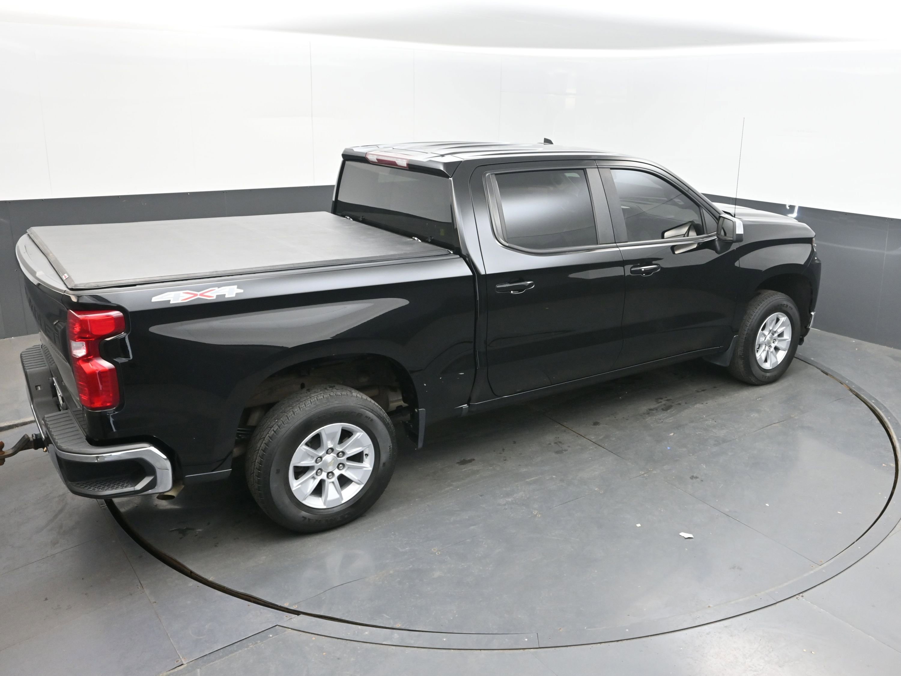Used 2022 Chevrolet Silverado 1500 LT AWD/4WD image 34
