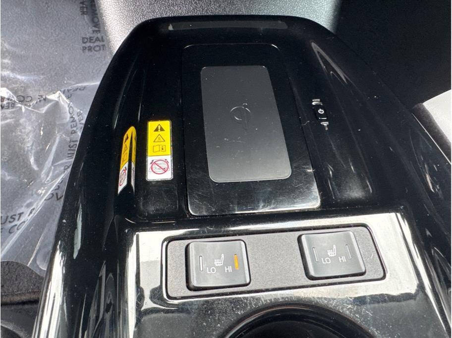 Used 2019 Toyota Prius XLE w/ Carpet Mat Package FWD image 24