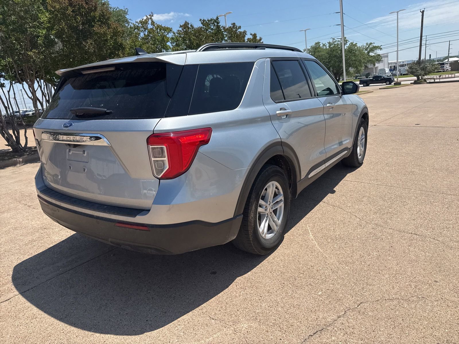 Used 2023 Ford Explorer XLT RWD image 7