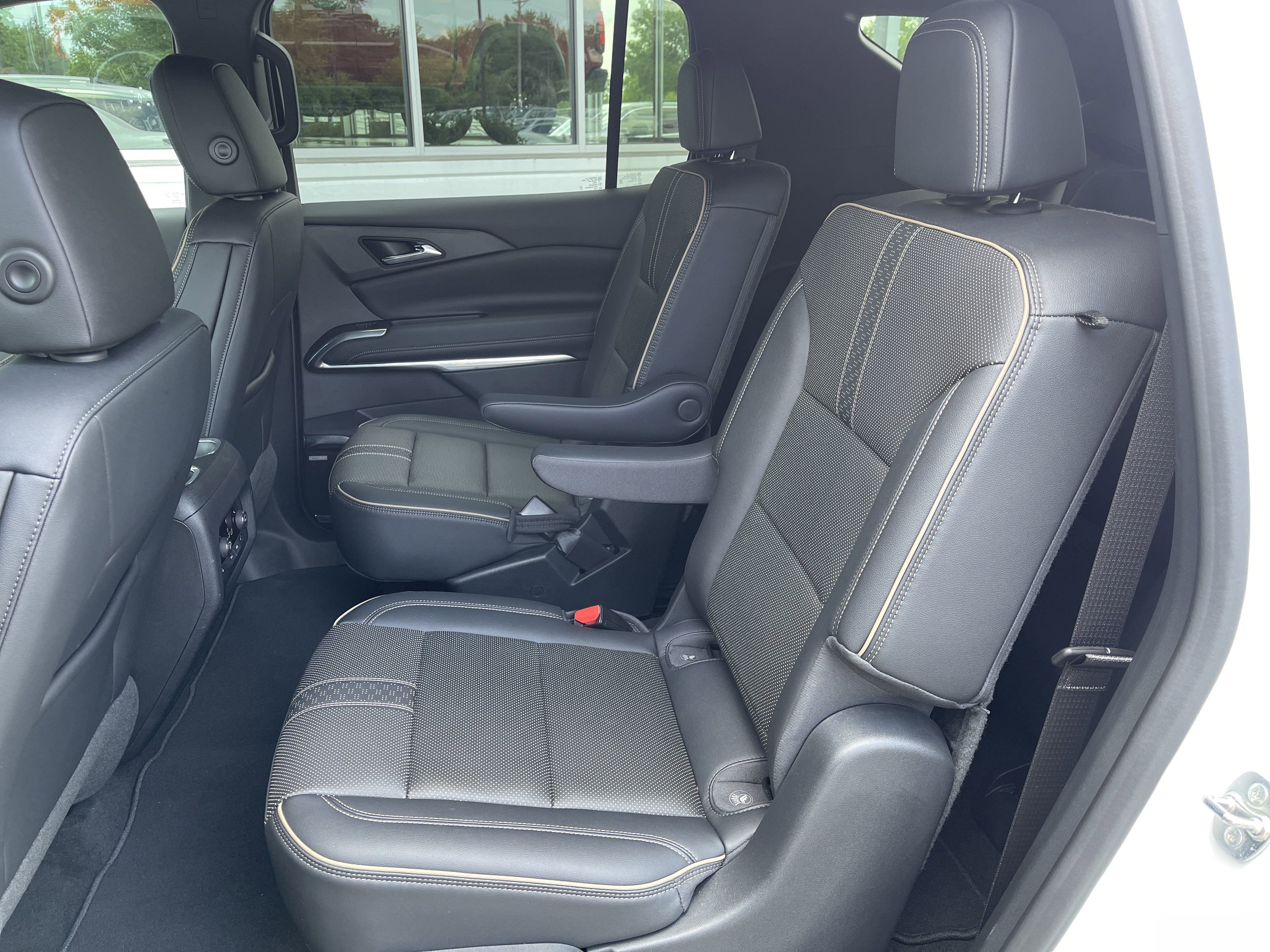 Used 2024 Chevrolet Traverse RS image 43