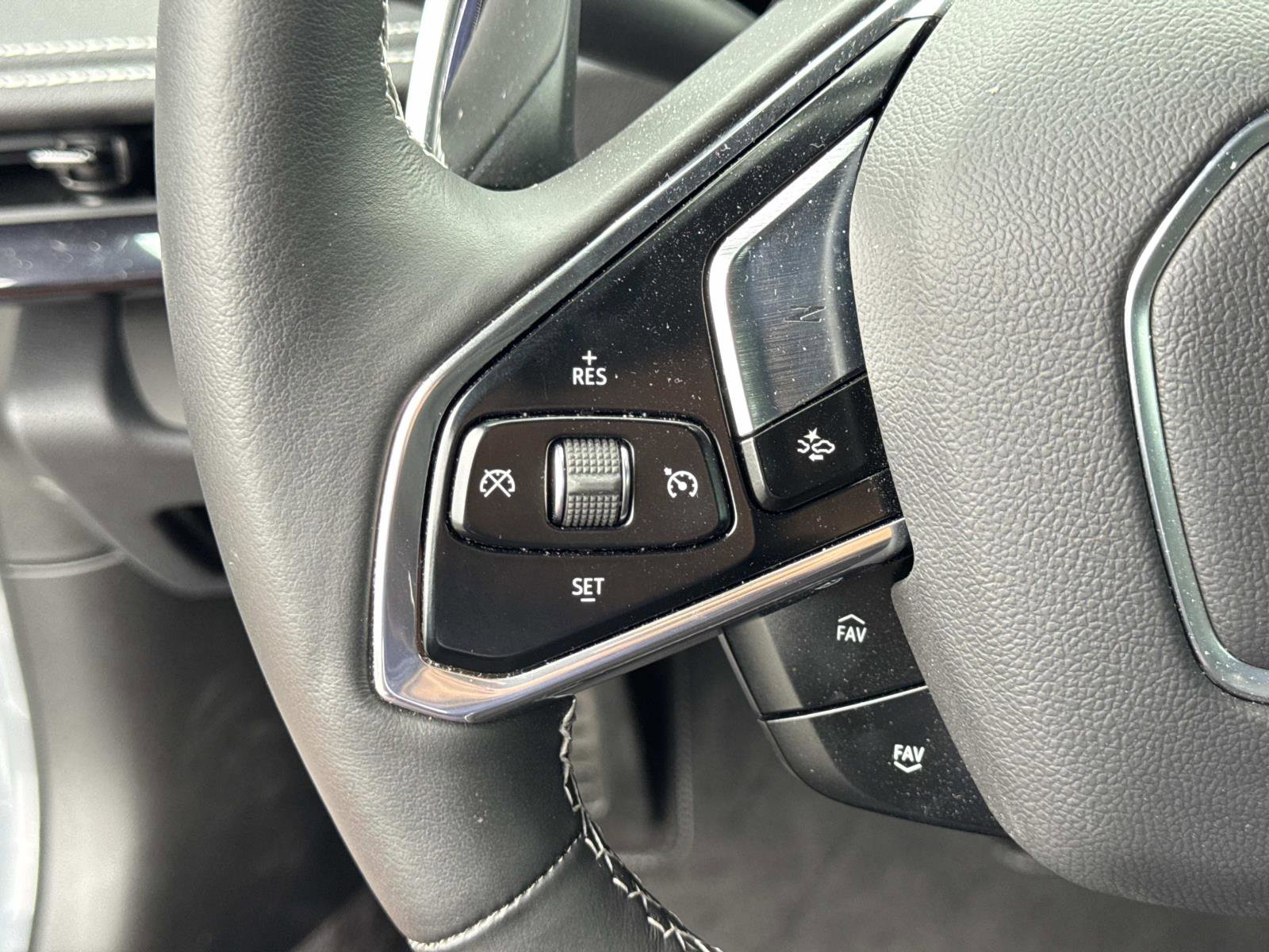 Used 2024 Chevrolet Corvette Stingray Preferred Cpe w/ Stealth Interior Trim Package image 11