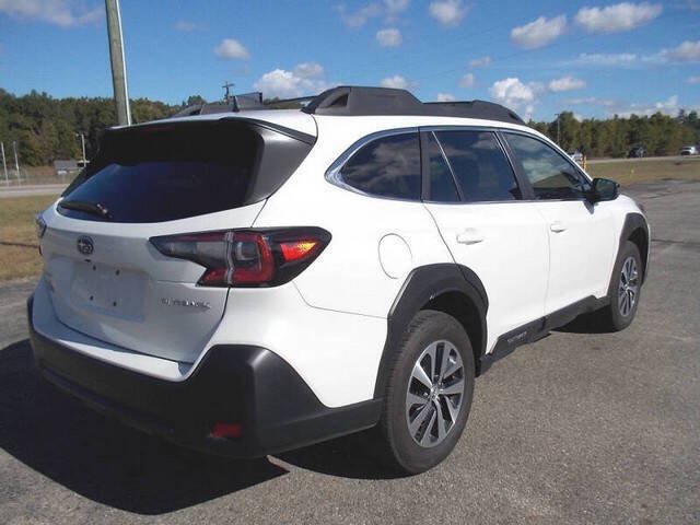 Used 2024 Subaru Outback Premium AWD/4WD image 5