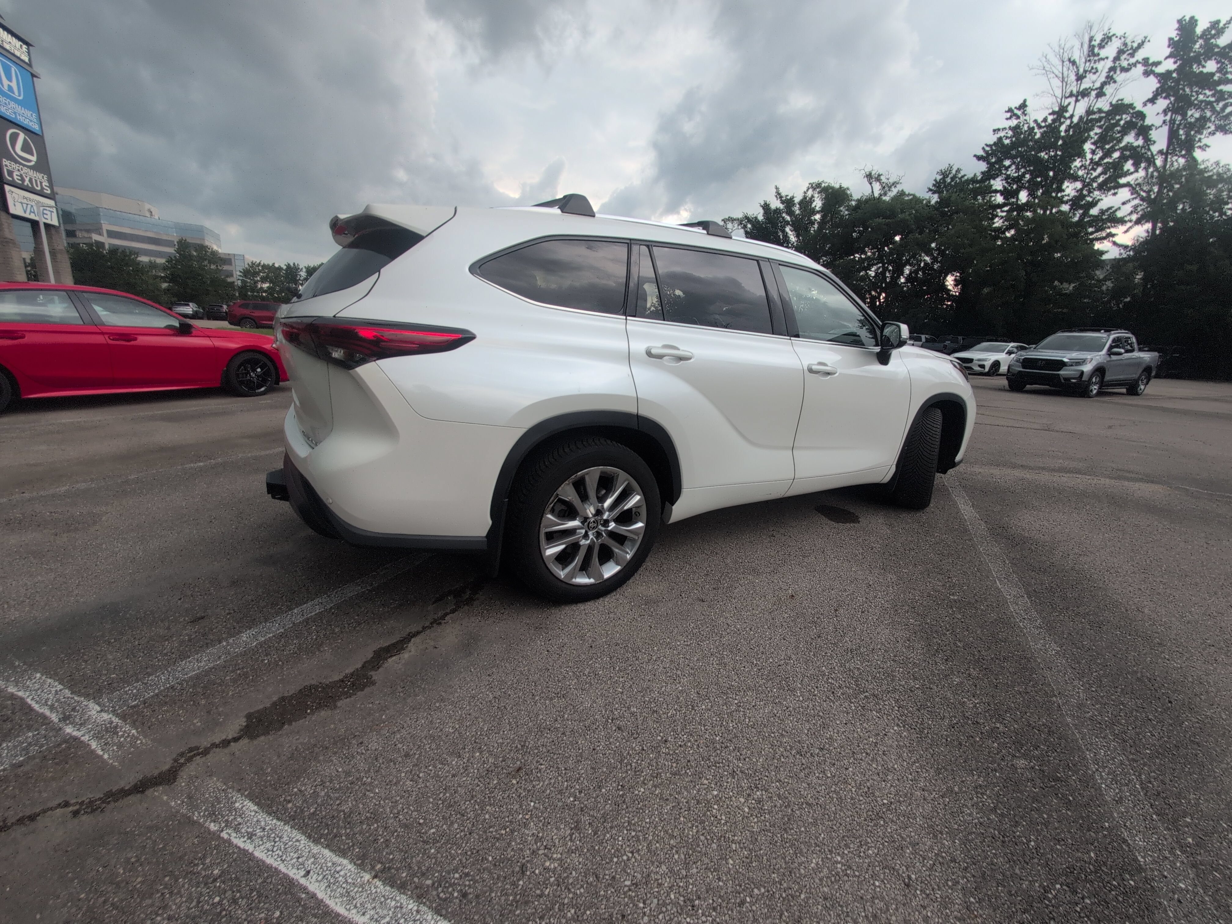 Used 2020 Toyota Highlander Limited AWD/4WD image 32