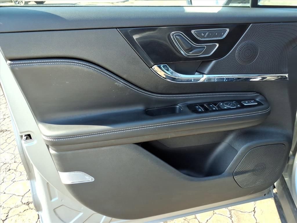 Certified 2023 Lincoln Corsair AWD w/ Equipment Group 101A image 12