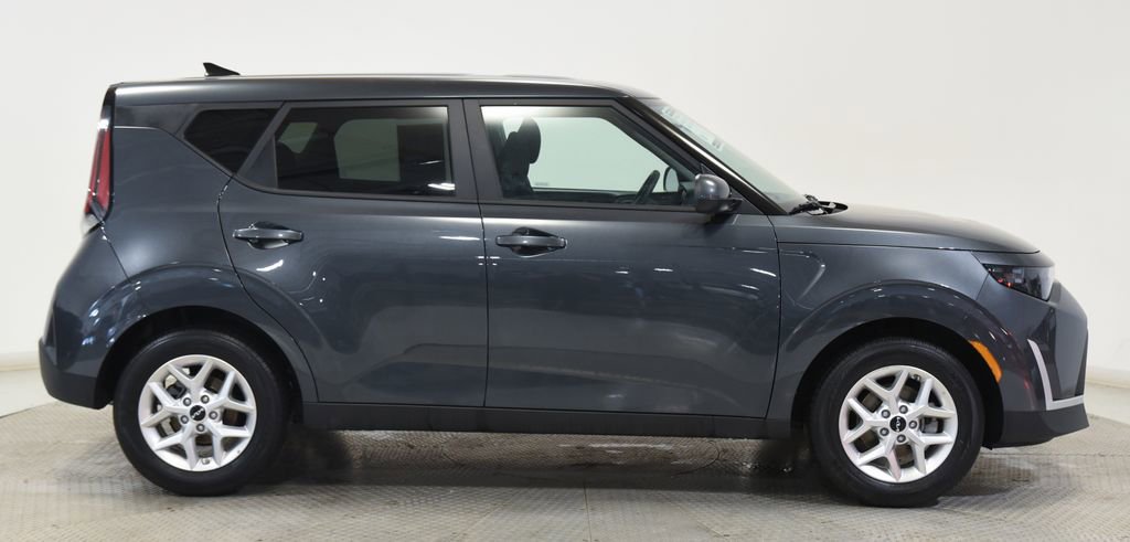 Used 2025 Kia Soul LX w/ LX Technology Package FWD image 15