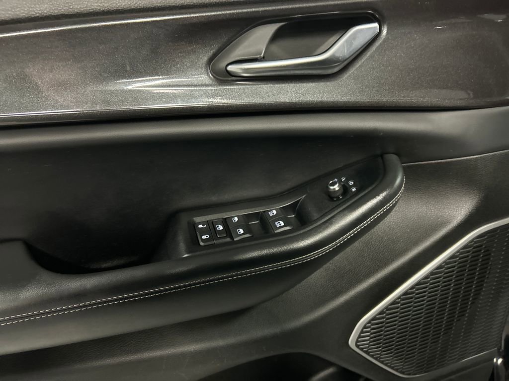 Used 2022 Jeep Grand Cherokee L Laredo image 14