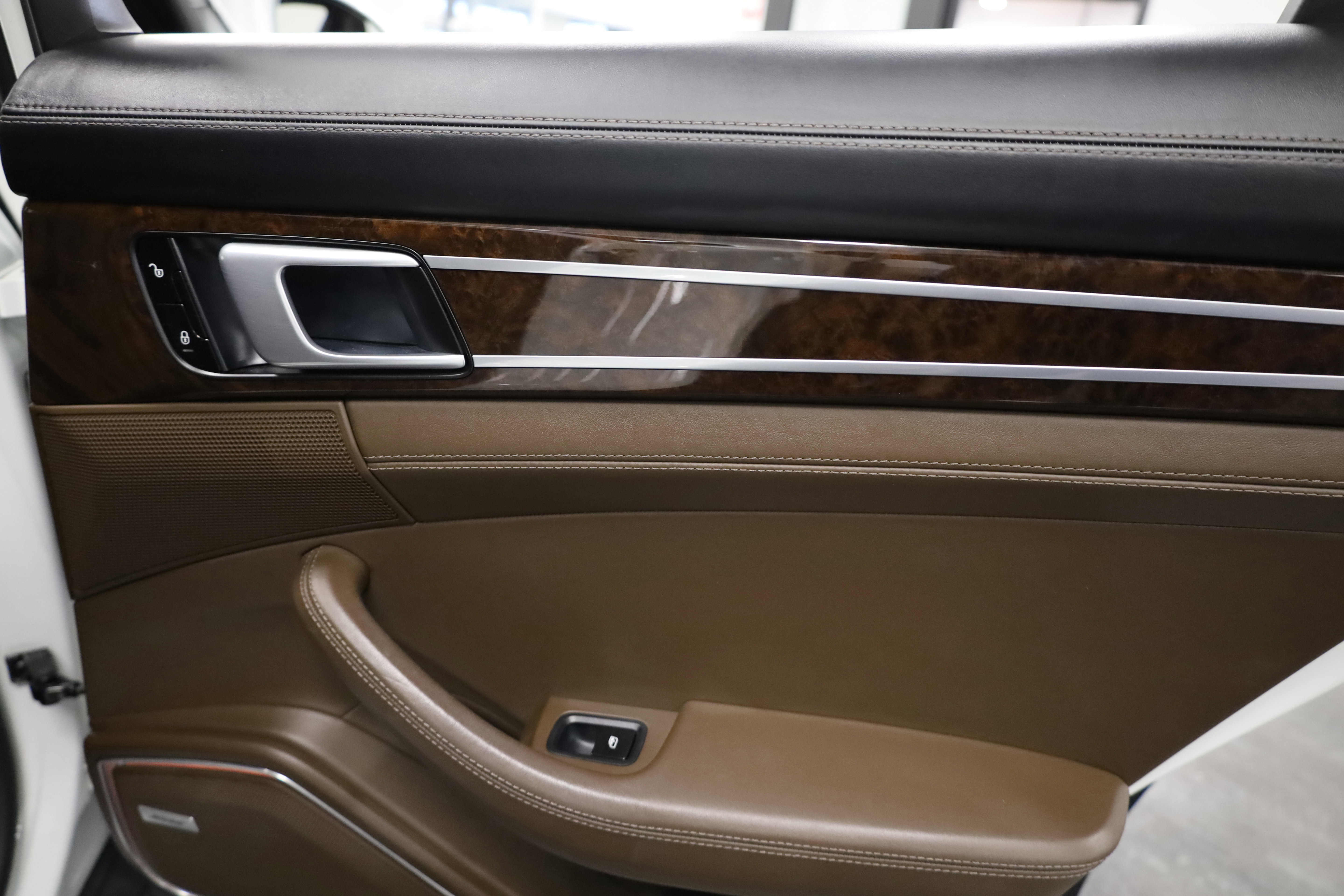 Used 2018 Porsche Panamera 4S image 43