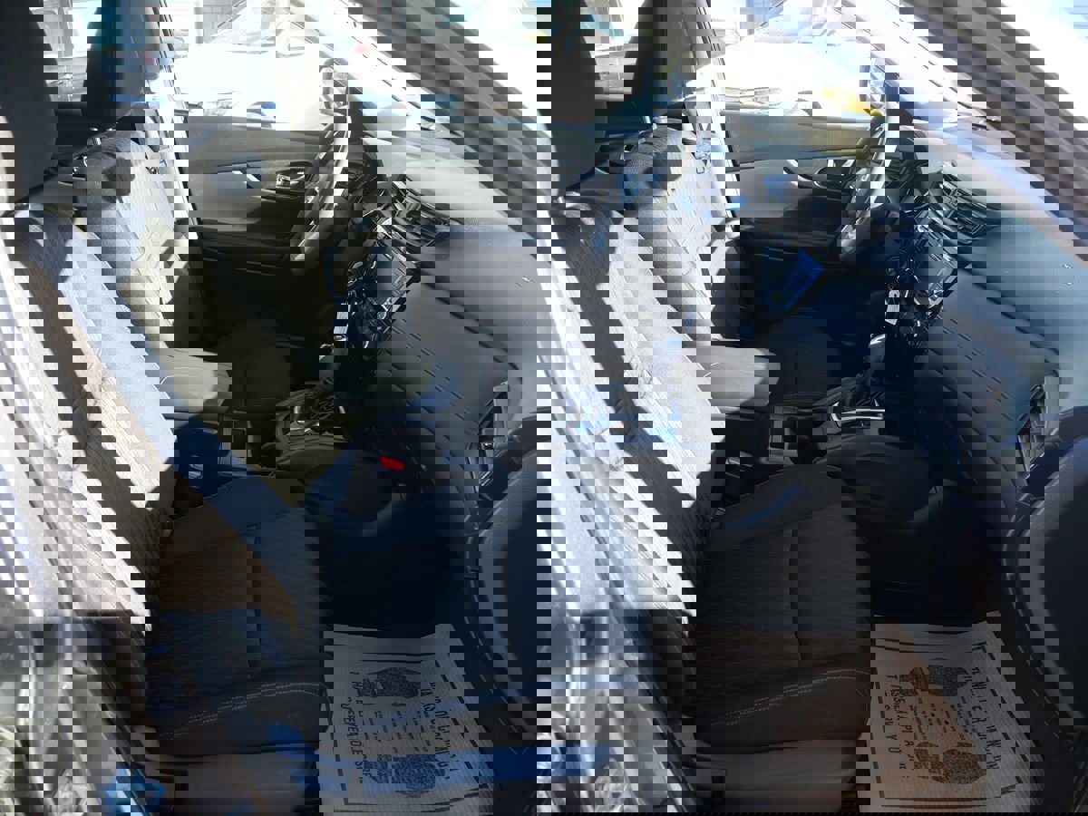 Used 2018 Nissan Rogue S image 15