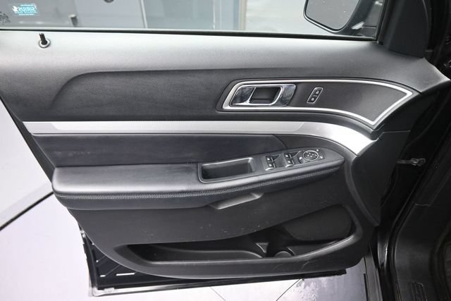Used 2017 Ford Explorer XLT AWD/4WD image 20