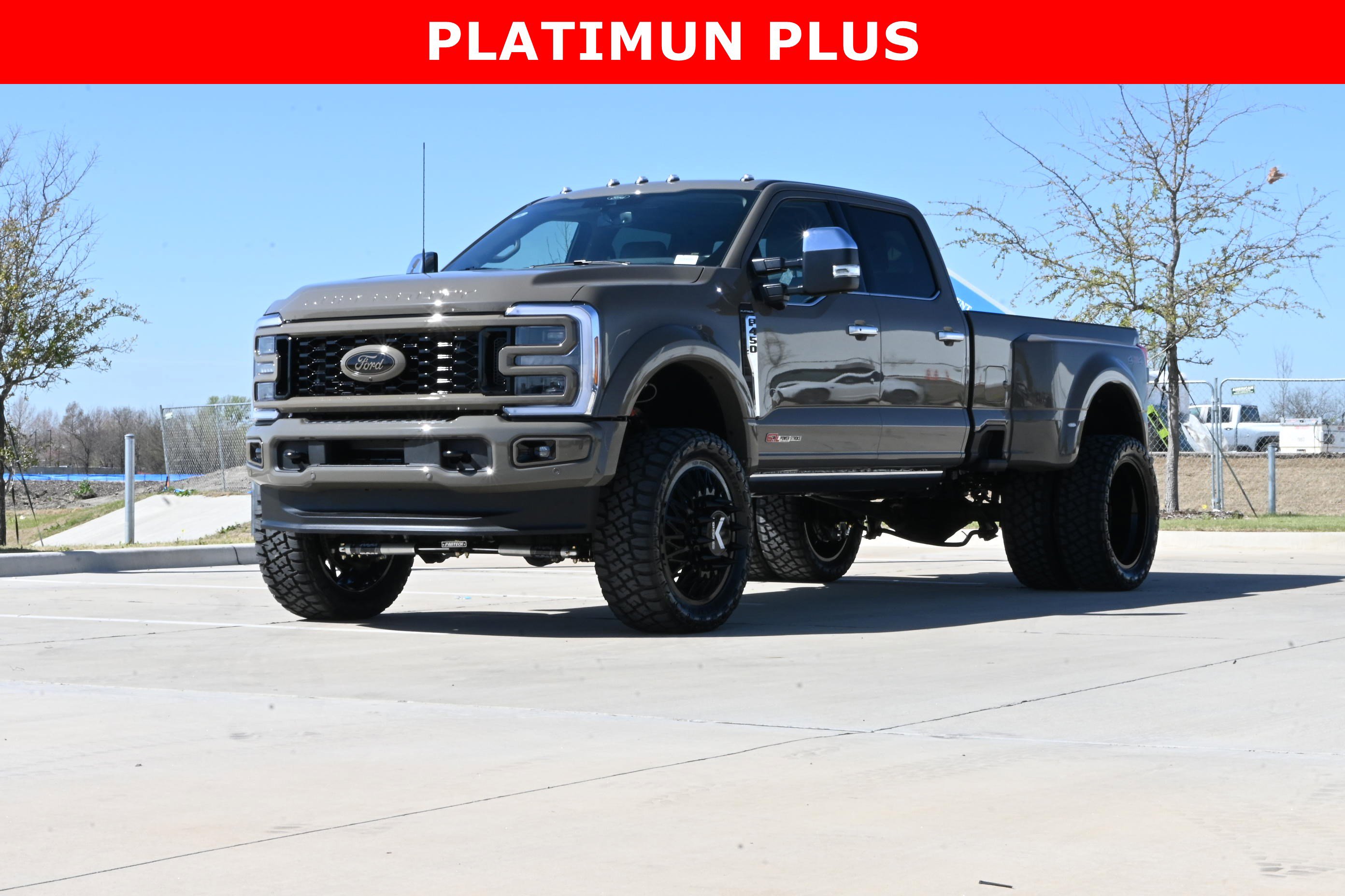 Used 2026 Ford F450 Platinum w/ Platinum Plus Package image 3