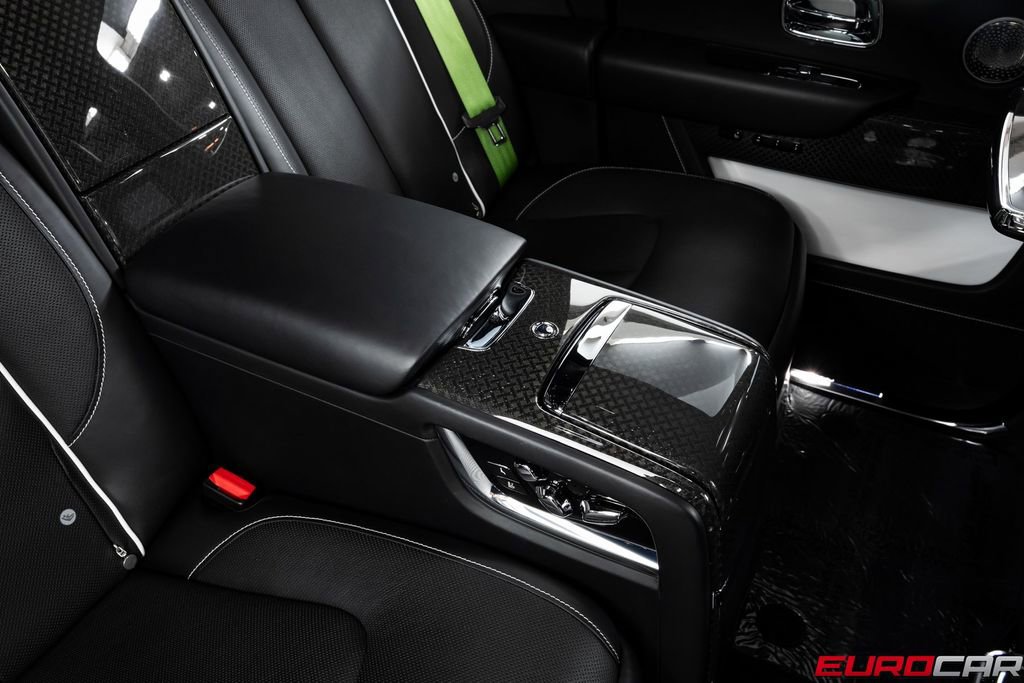 Used 2020 Rolls-Royce Cullinan Black Badge image 40