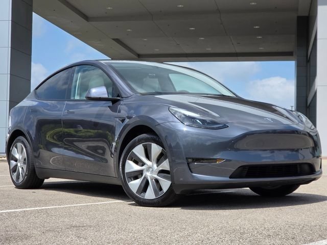 Used 2023 Tesla Model Y Long Range AWD/4WD image 2