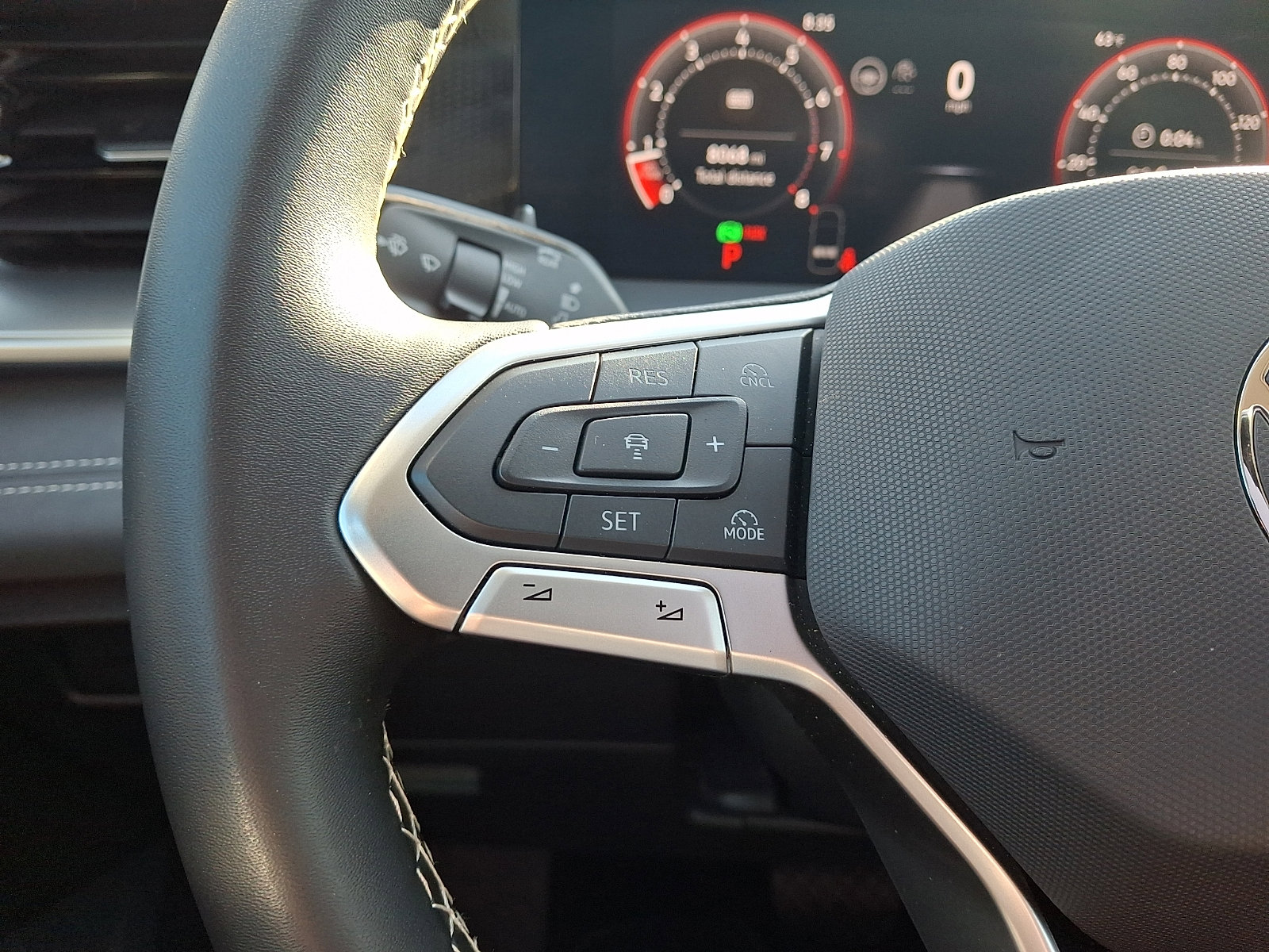 Certified 2025 Volkswagen Tiguan SE image 21