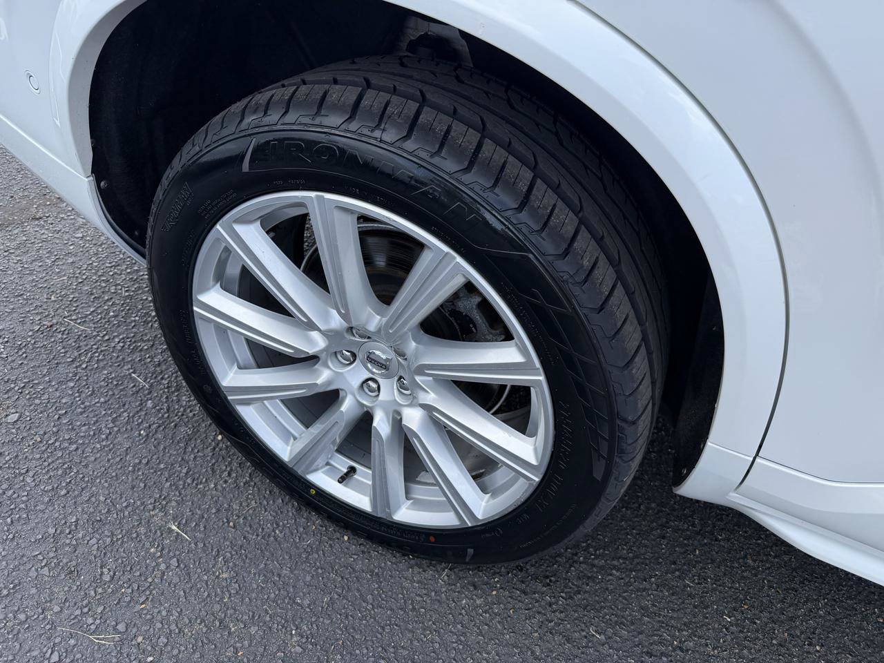 Used 2016 Volvo XC90 T8 Momentum w/ Vision Package AWD/4WD image 12