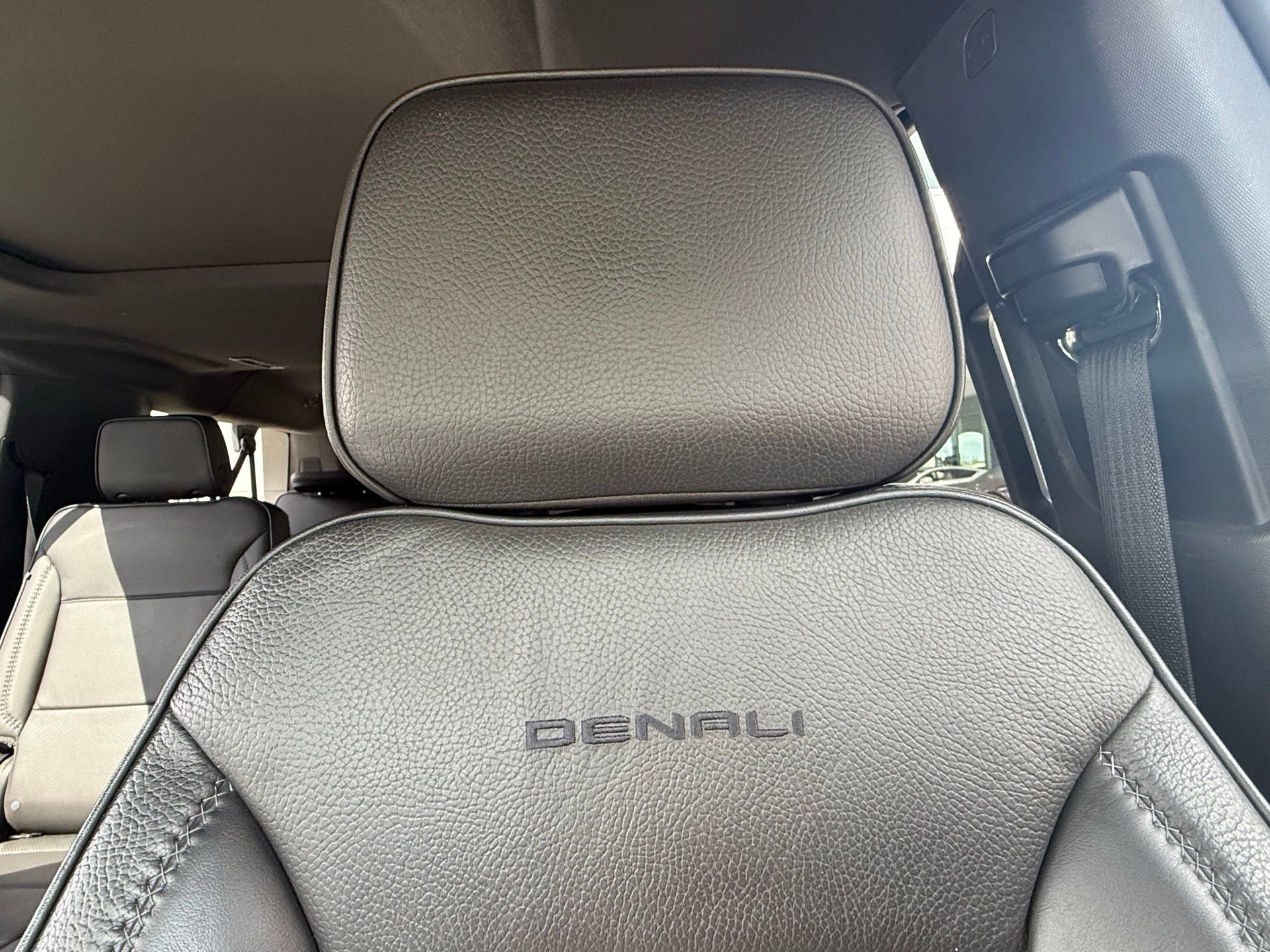 Used 2023 GMC Yukon XL Denali image 42