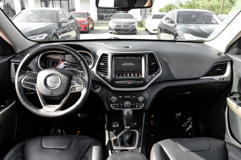 Used 2017 Jeep Cherokee Limited w/ Luxury Group AWD/4WD image 11