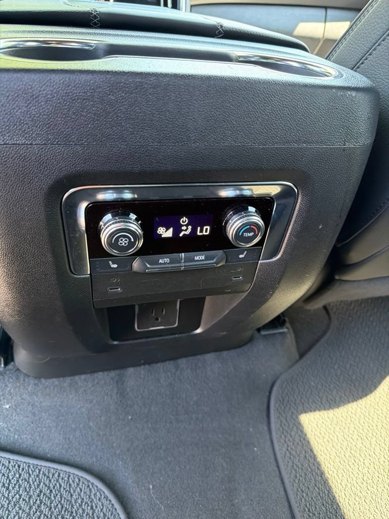 Used 2025 GMC Yukon XL Denali AWD/4WD image 15