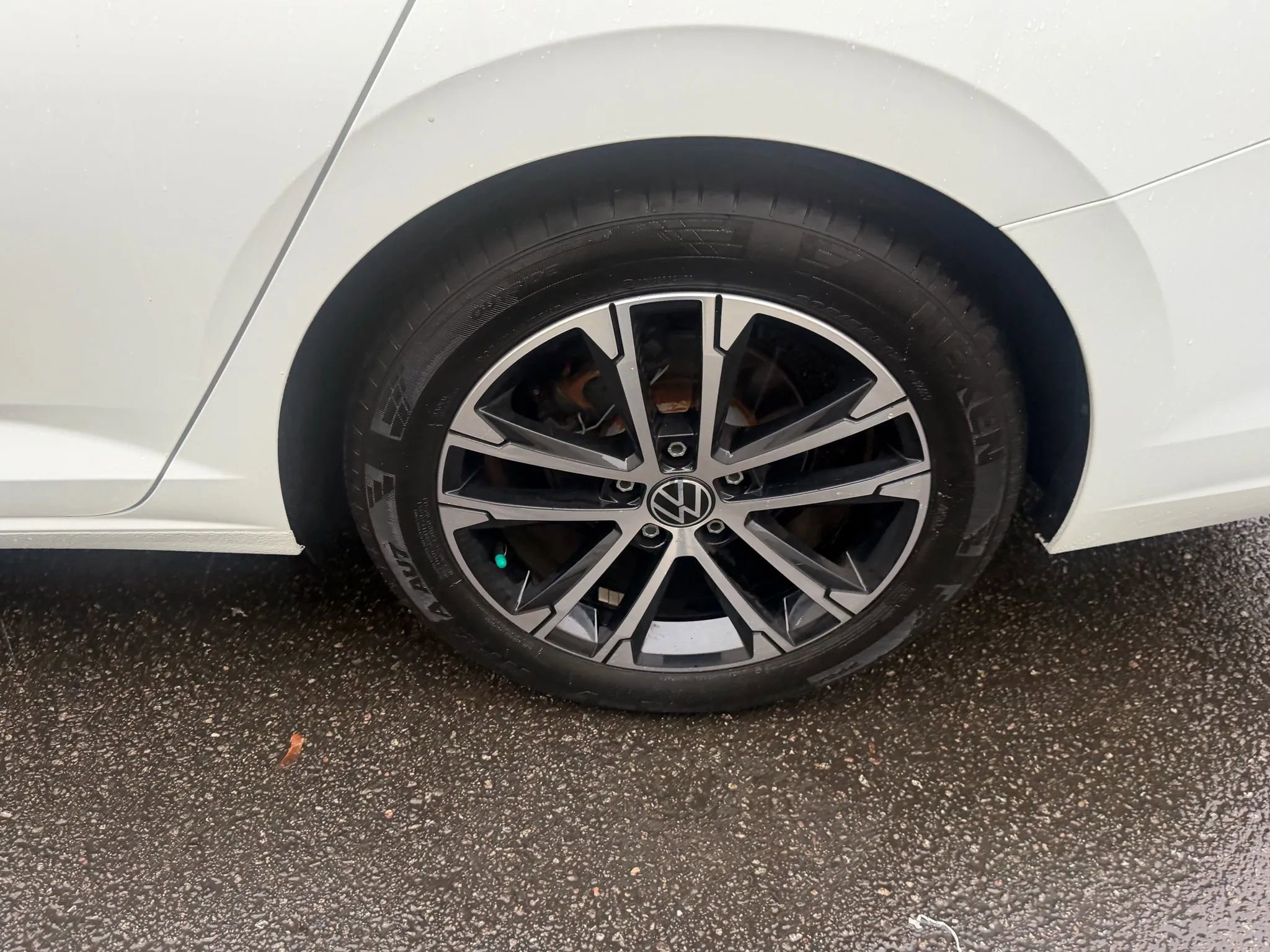 Used 2024 Volkswagen Jetta Sport image 9