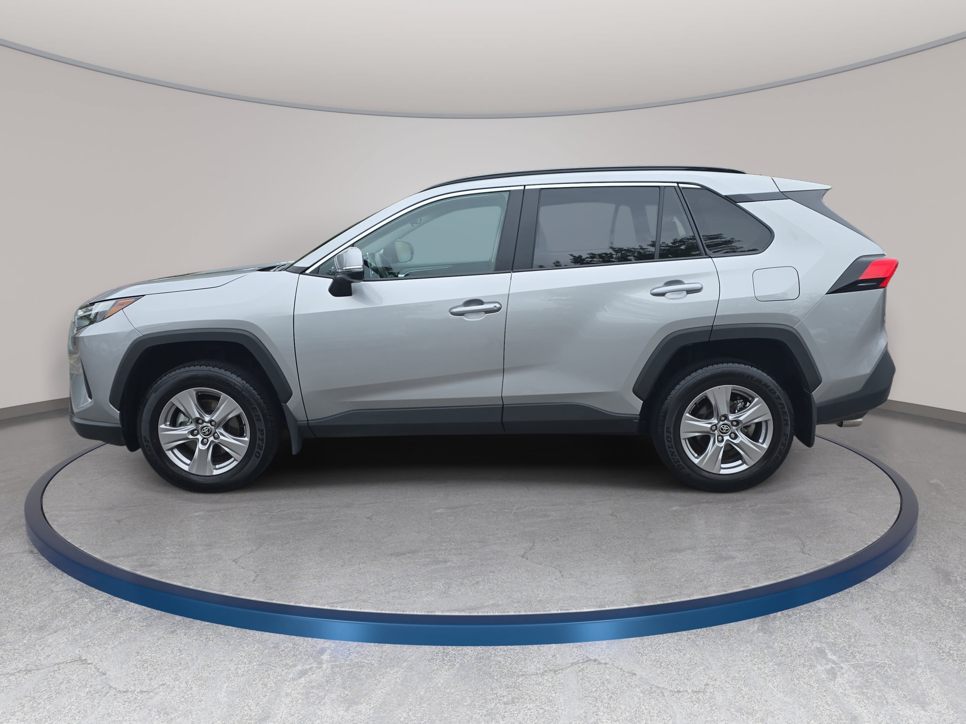 Used 2025 Toyota RAV4 XLE w/ Convenience Package FWD image 8