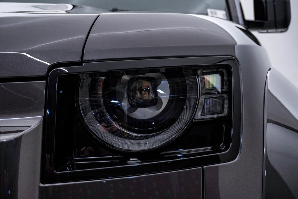 Used 2025 Land Rover Defender 110 image 7