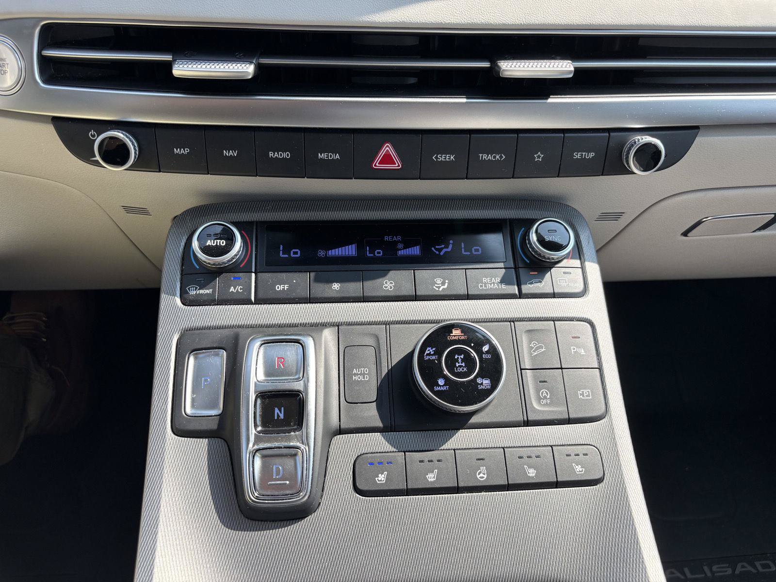 Used 2023 Hyundai Palisade Limited AWD/4WD image 23