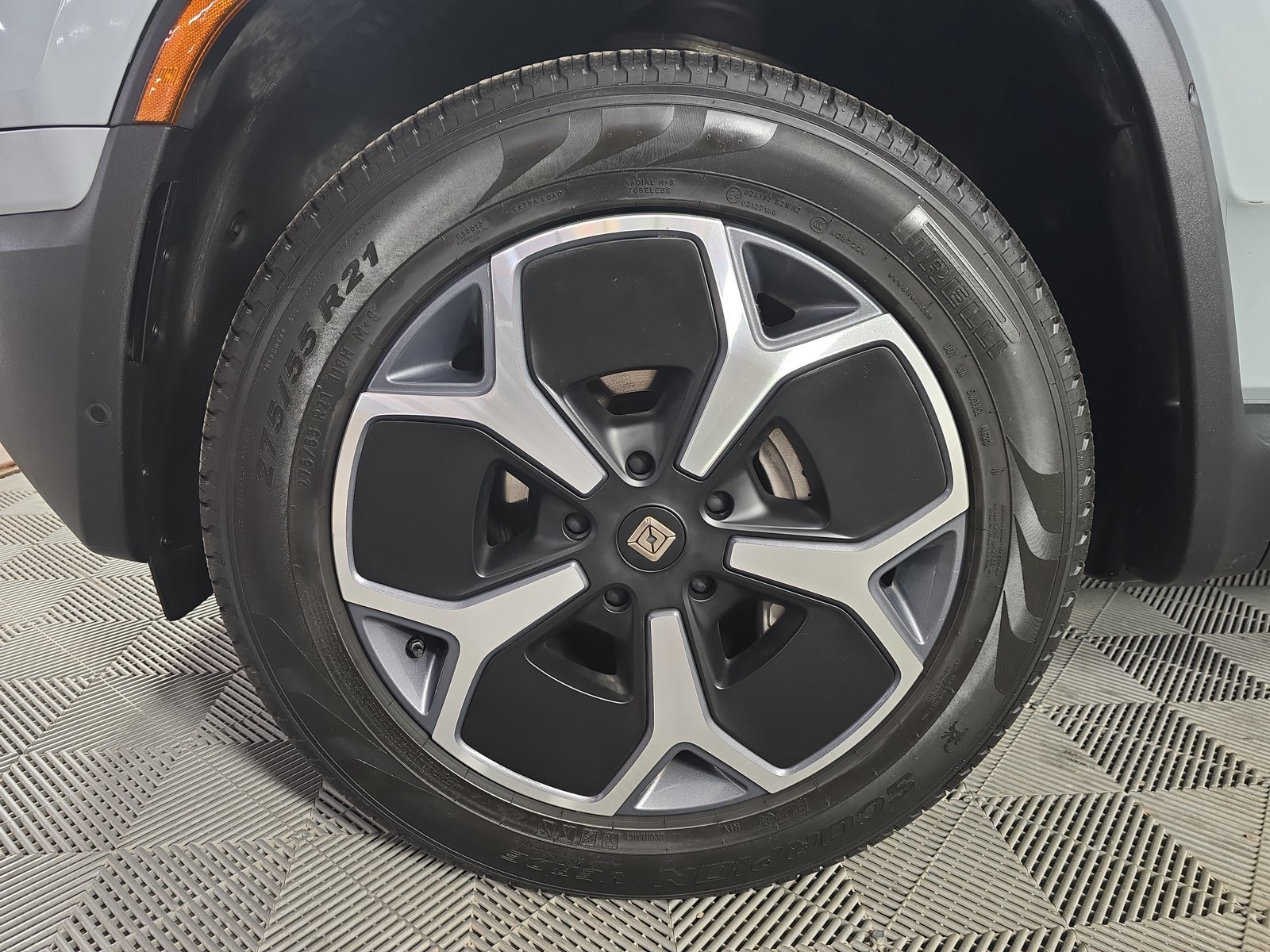 Used 2024 Rivian R1T Adventure Dual AWD/4WD image 9