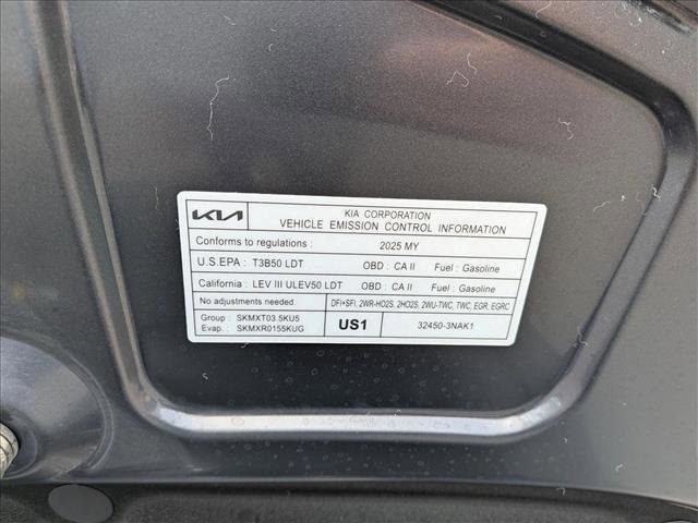 Used 2025 Kia Carnival image 23