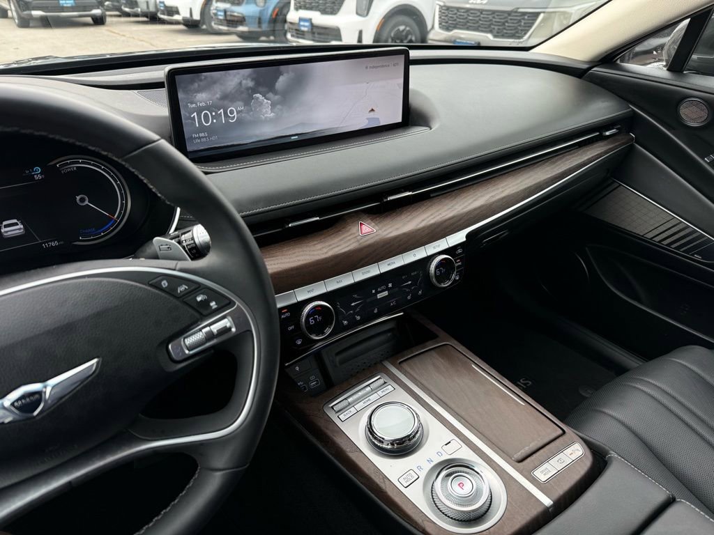 Used 2024 Genesis G80 image 43
