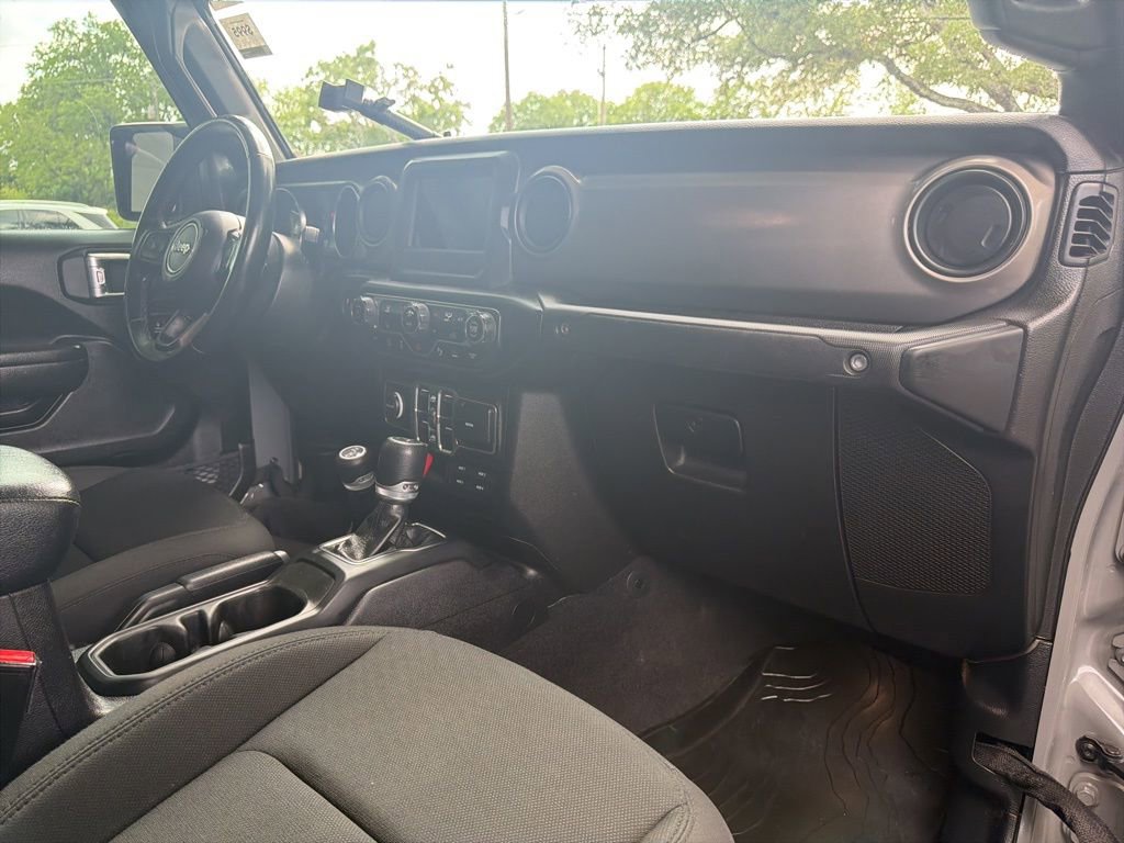 Used 2021 Jeep Gladiator Willys image 28