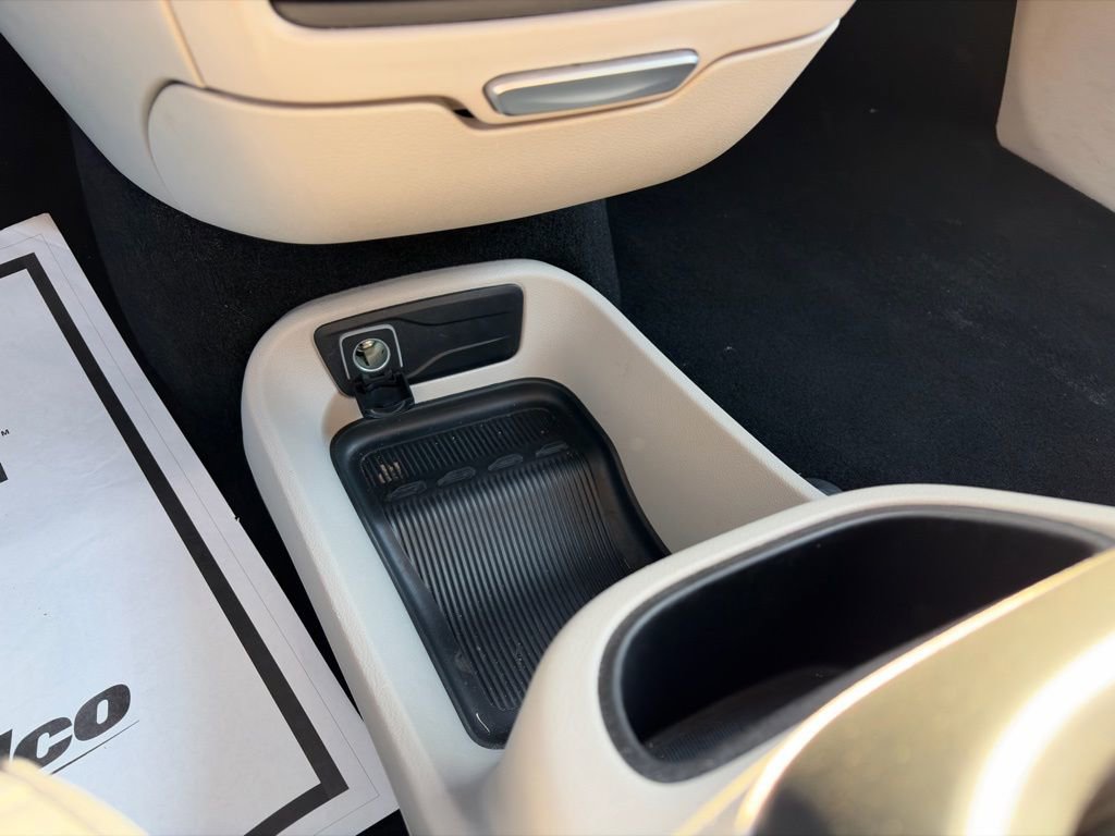 Used 2023 Chrysler Pacifica Touring-L image 24