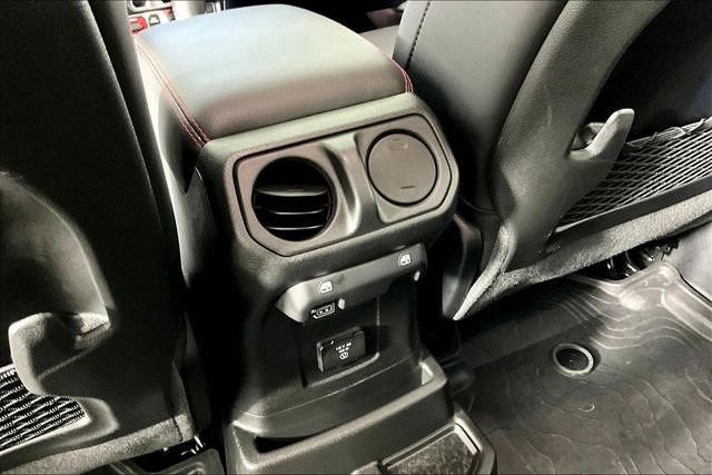 Used 2024 Jeep Wrangler Unlimited Rubicon w/ Capability Package image 9