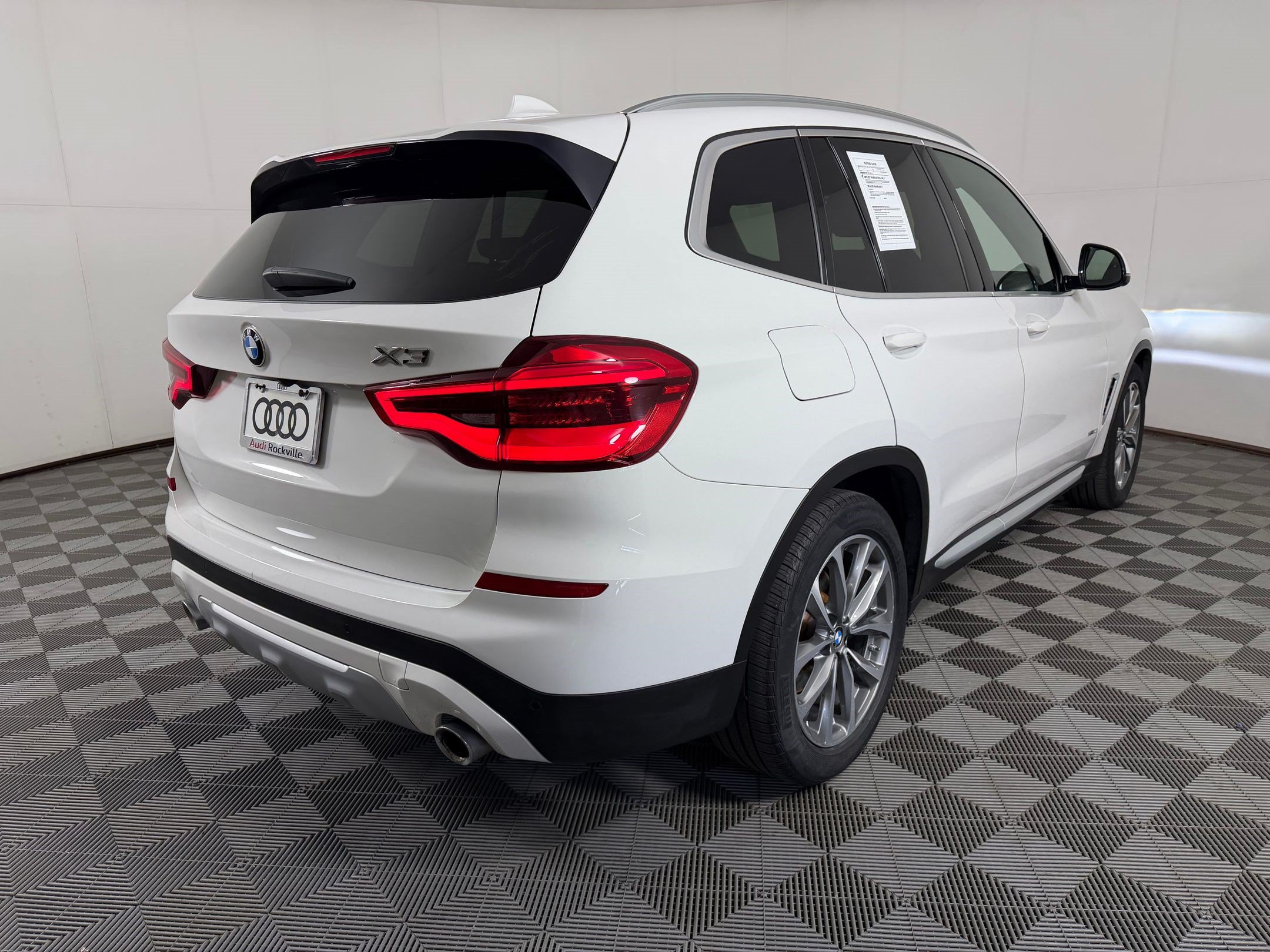 Used 2018 BMW X3 xDrive30i w/ Premium Package AWD/4WD image 9