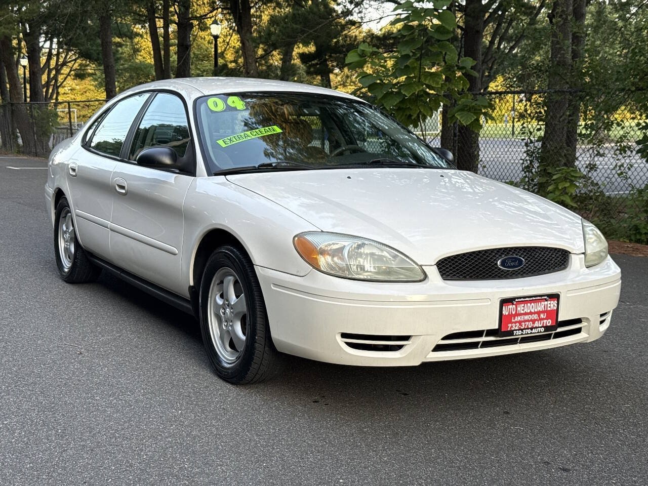 Used 2004 Ford Taurus SES FWD image 3