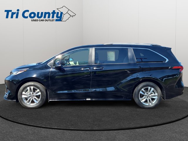 Certified 2026 Toyota Sienna Limited FWD image 5