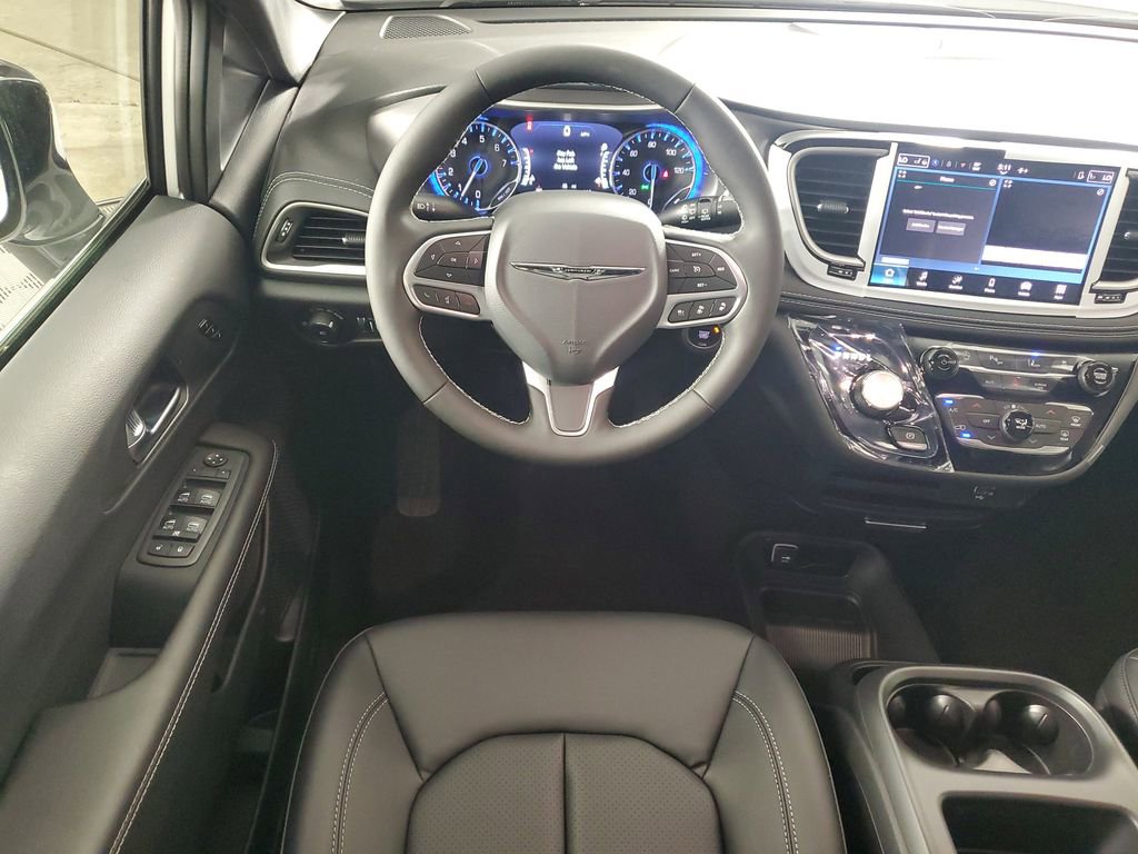 New 2026 Chrysler Pacifica Select image 15