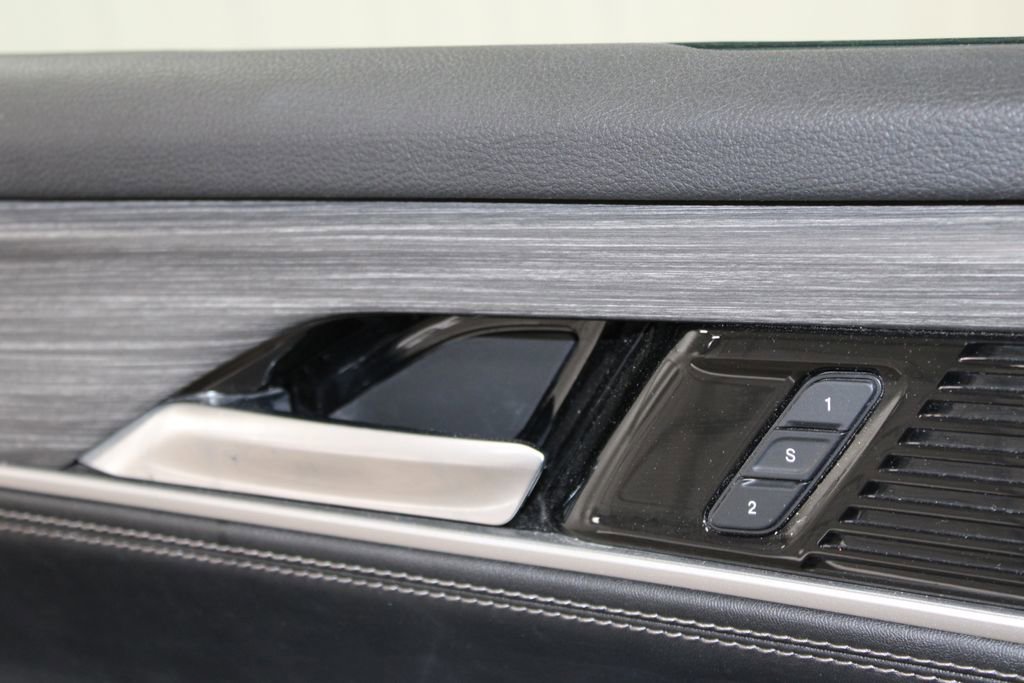 Used 2024 Jeep Wagoneer Series III AWD/4WD image 47