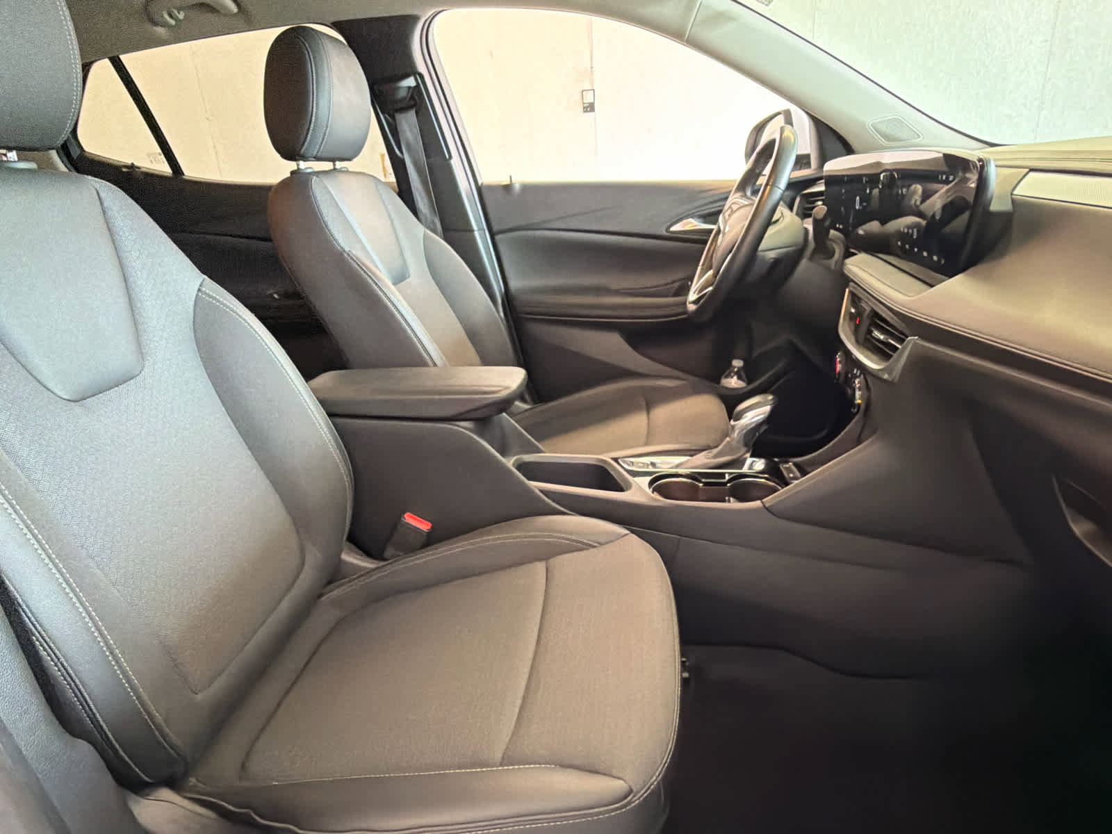 Used 2024 Buick Encore GX Preferred FWD image 24