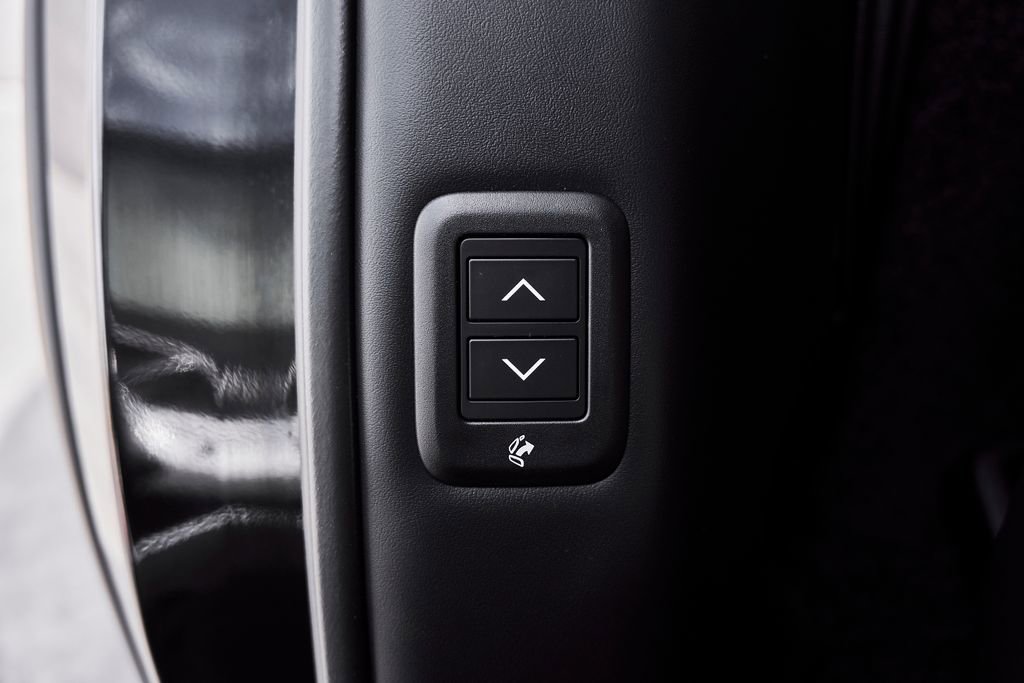 Used 2025 Land Rover Range Rover Long Wheelbase SE image 38