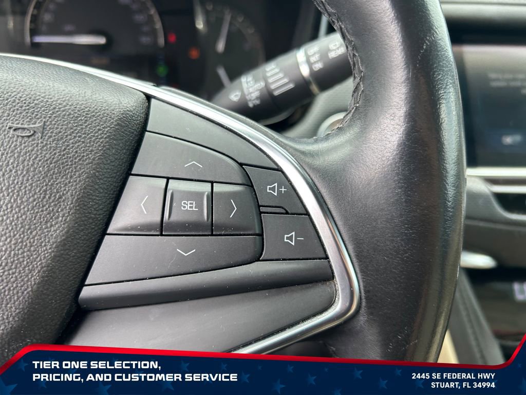Used 2018 Cadillac XT5 FWD image 16