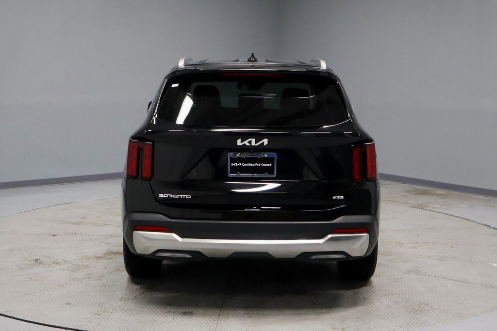 Used 2024 Kia Sorento S image 12