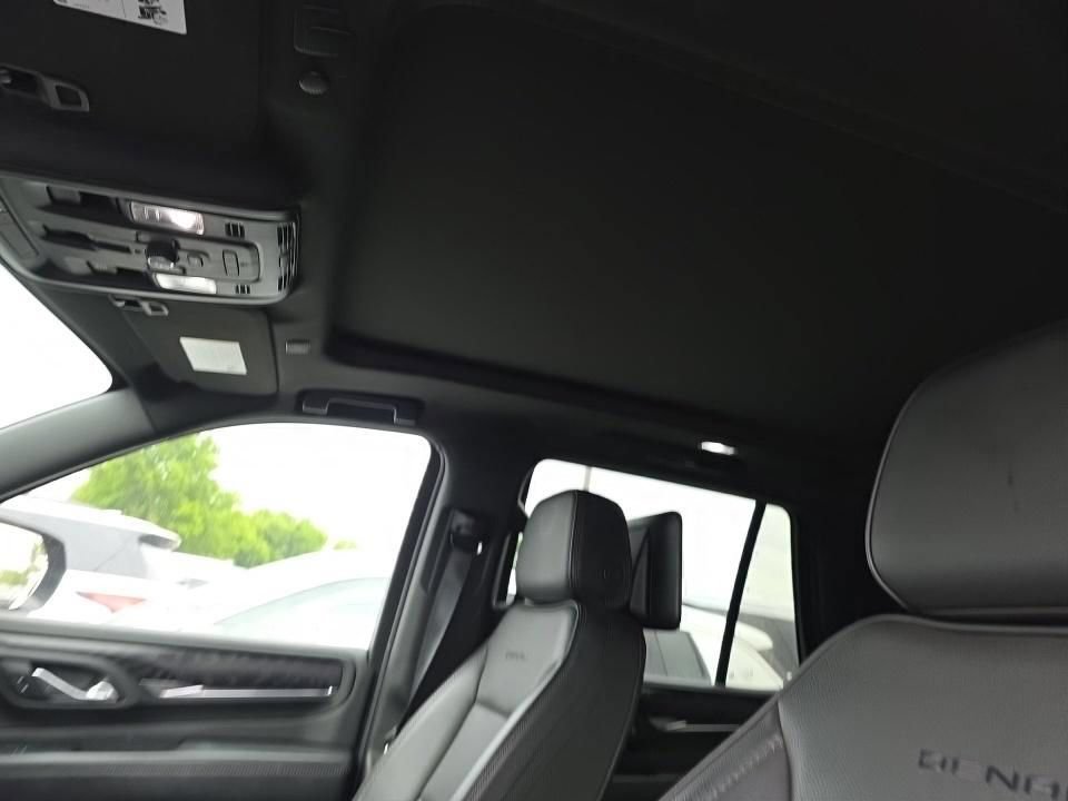 Used 2023 GMC Yukon Denali w/ Denali Reserve Package AWD/4WD image 8