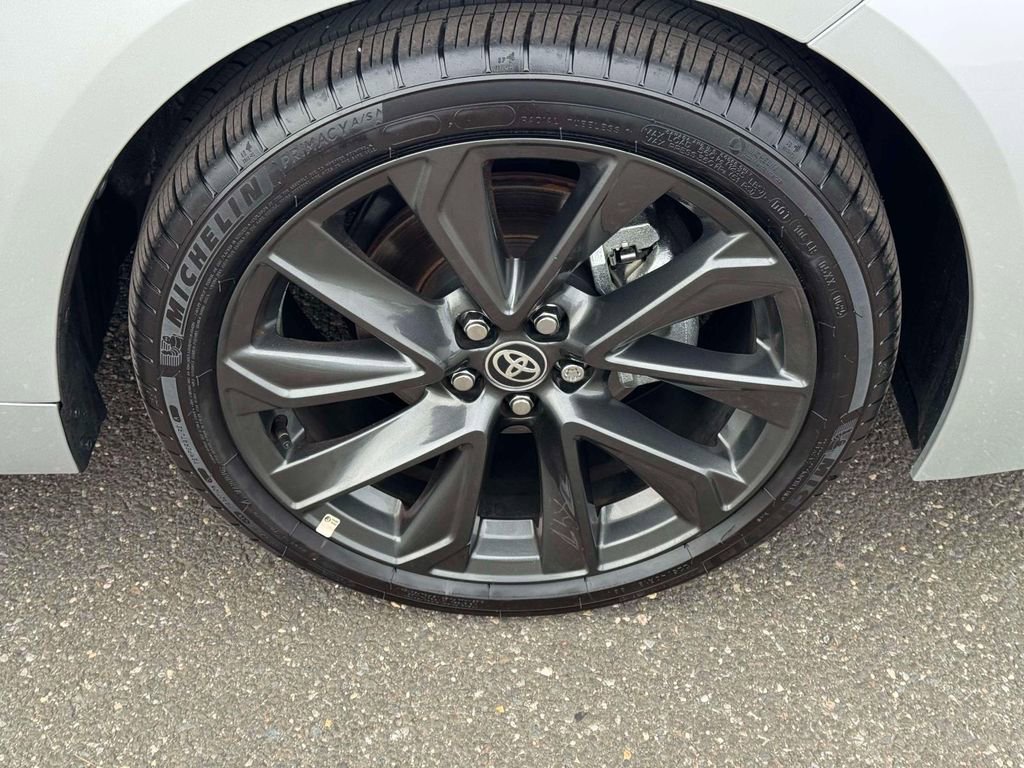 Used 2025 Toyota Corolla SE w/ SE Premium Package image 9