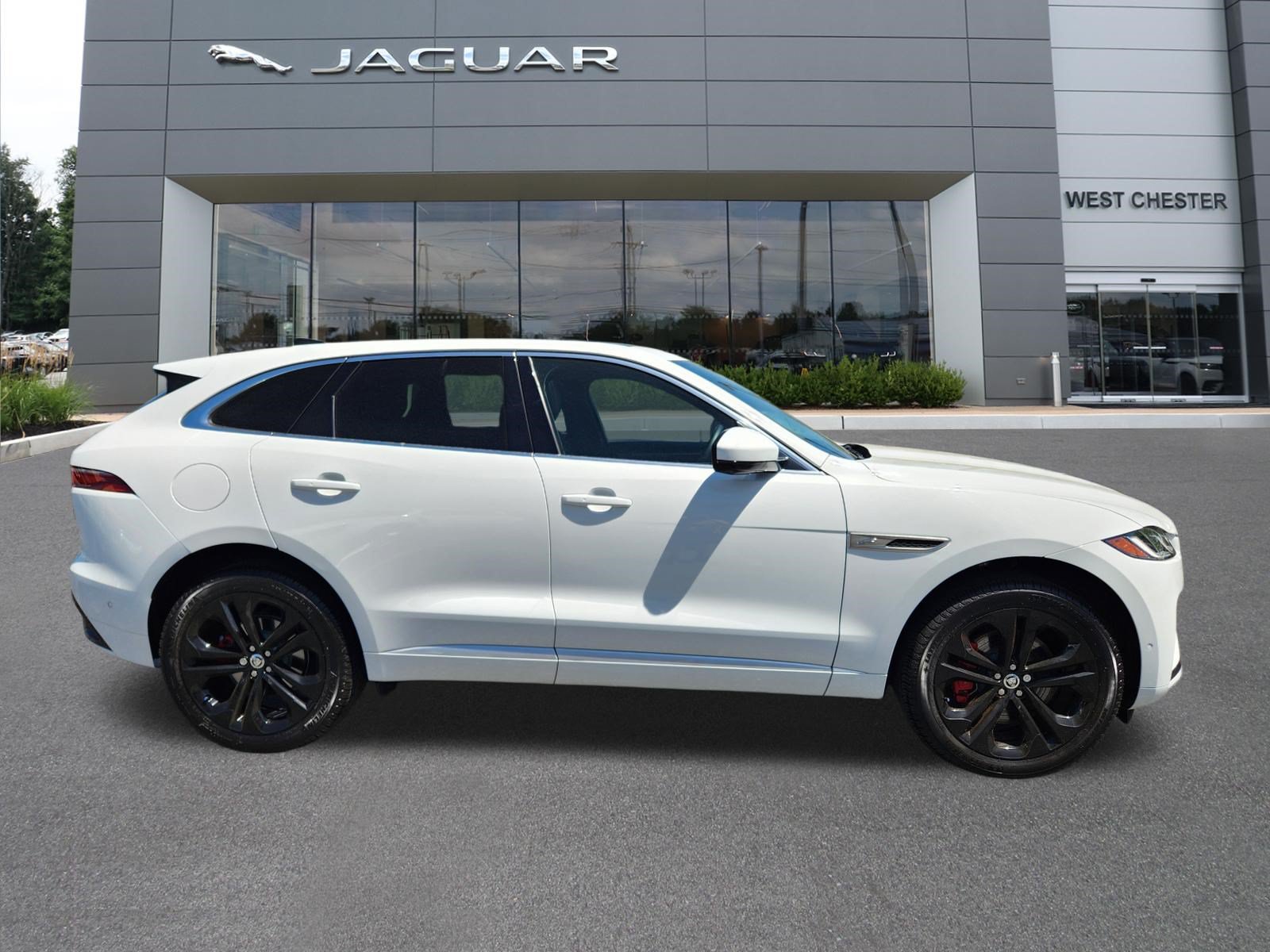 Certified 2024 Jaguar F-PACE R-Dynamic S AWD/4WD image 6