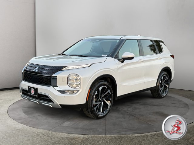 Used 2024 Mitsubishi Outlander SE image 3