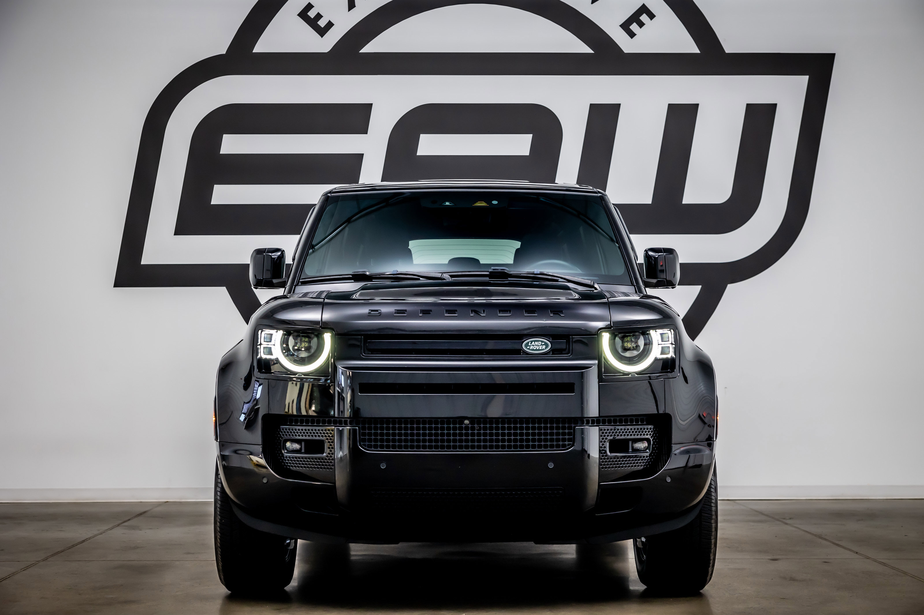 Used 2024 Land Rover Defender 110 X-Dynamic SE image 3