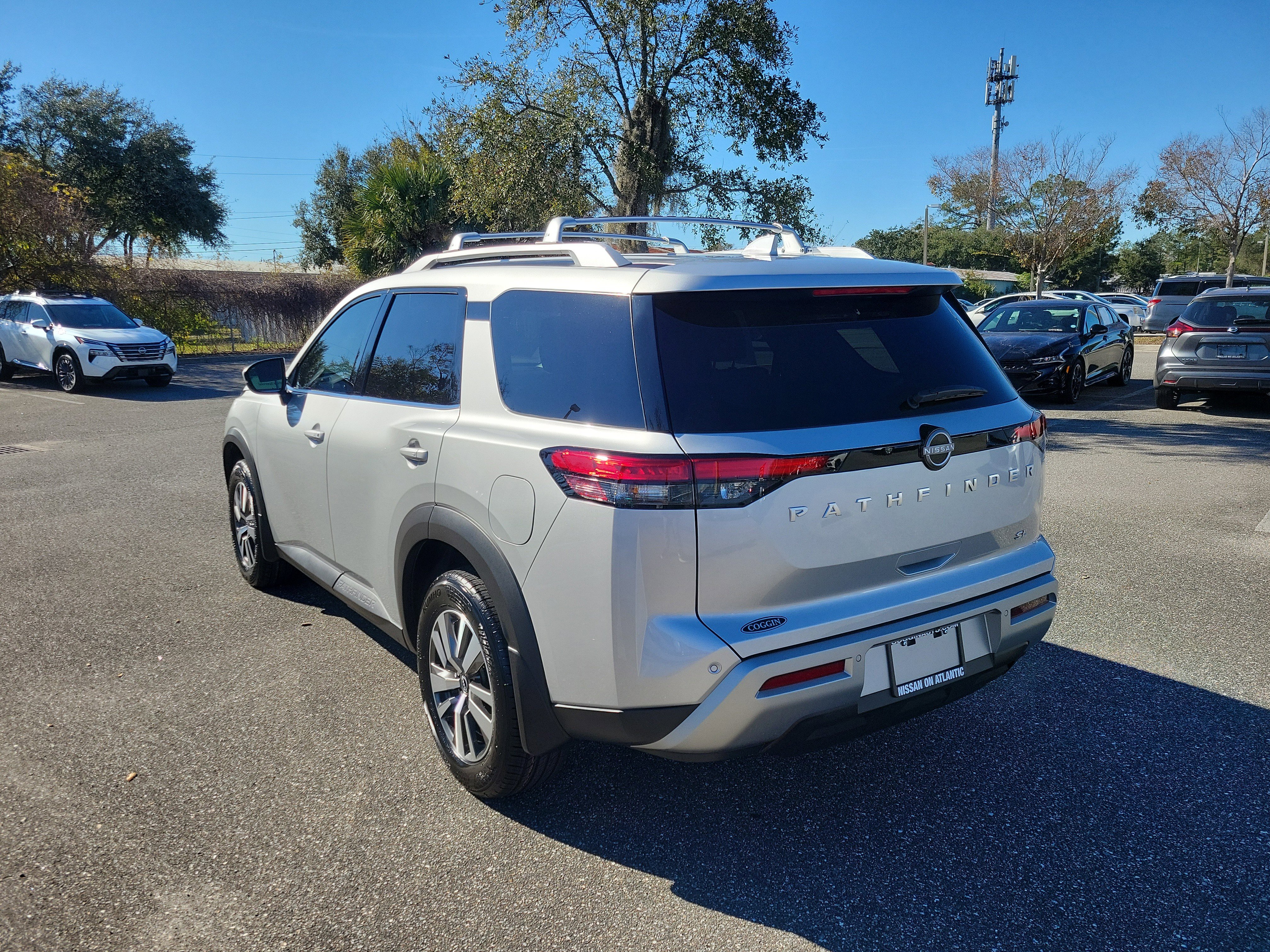 New 2025 Nissan Pathfinder SL image 7