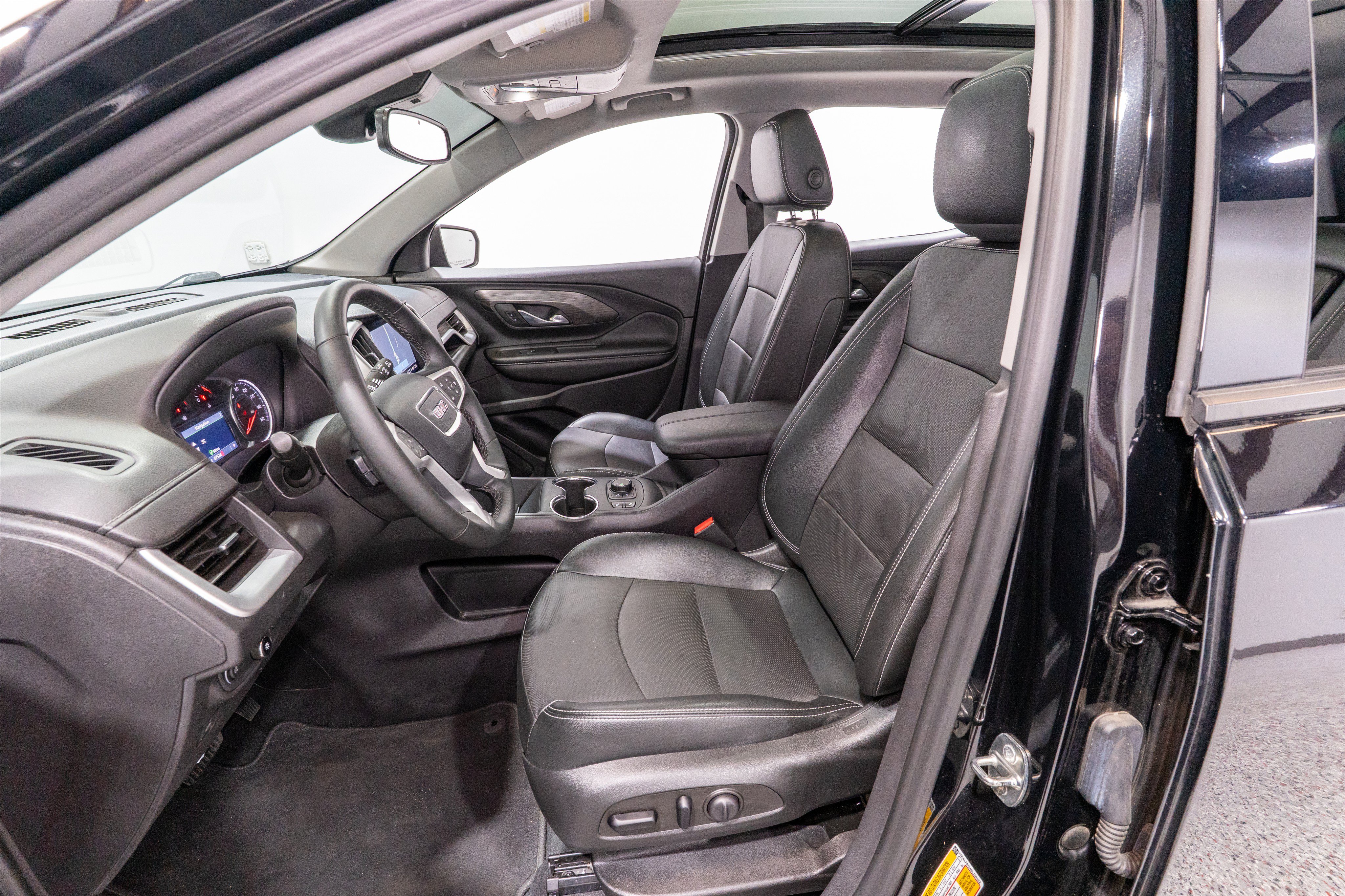 Used 2024 GMC Terrain SLT w/ Infotainment Package II FWD image 16