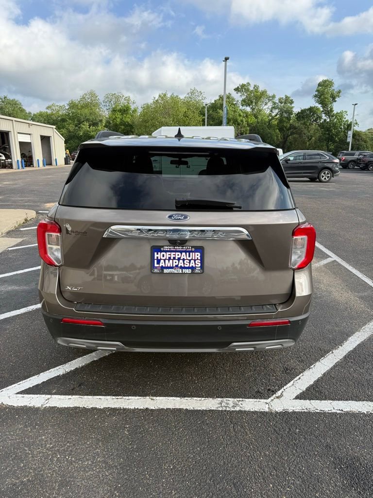 Used 2021 Ford Explorer XLT w/ Equipment Group 202A RWD image 2