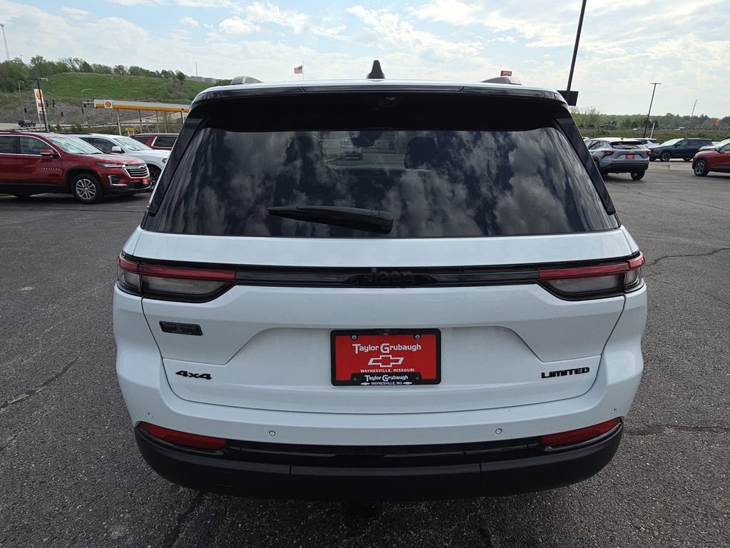 Used 2024 Jeep Grand Cherokee Limited w/ Luxury Tech Group II image 7
