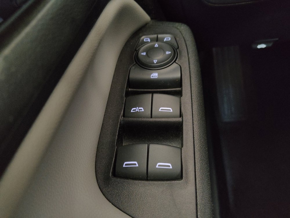 Used 2018 Chevrolet Equinox LS FWD image 27